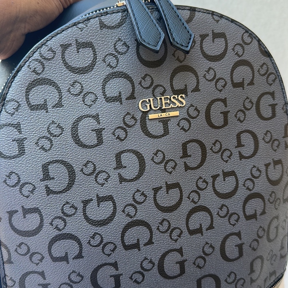 New GUESS Women's Backpack - Picture 3 of 12
